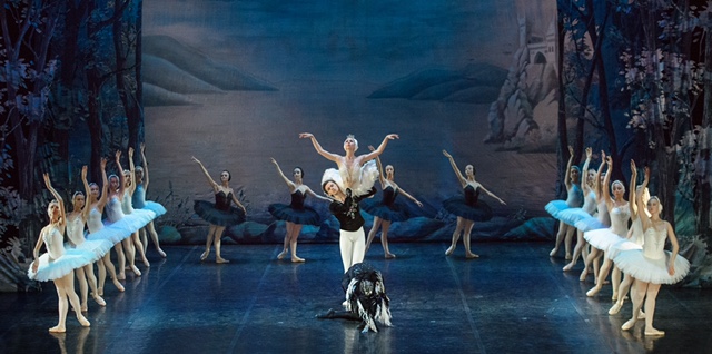 picture Szentpétervári Balett: A hattyúk tava